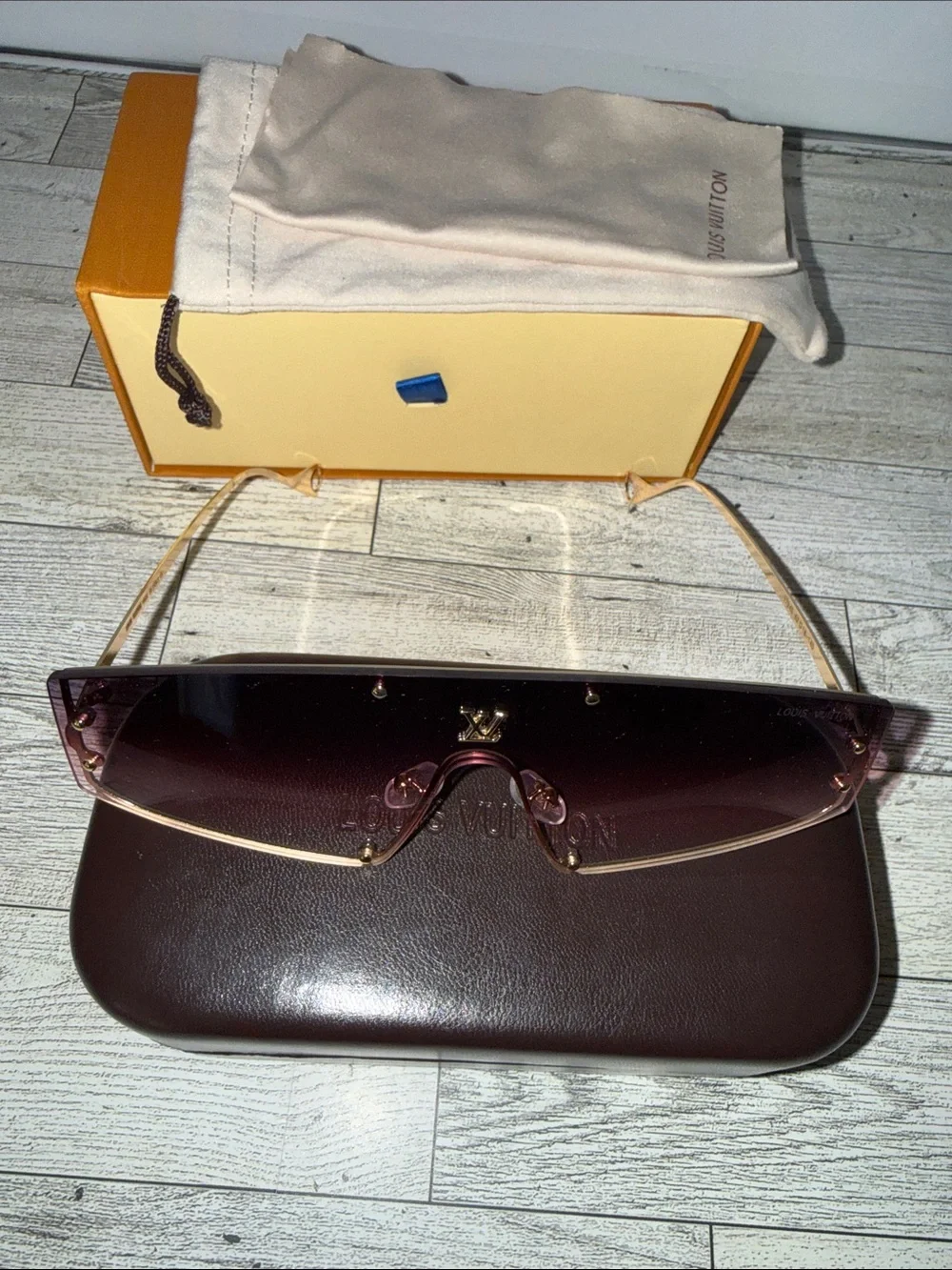 New in box designer Inspired Rimless Purple Gradient Sunglasses with Gold Arms